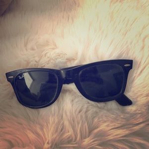 Ray ban sunglasses men’s polarized.